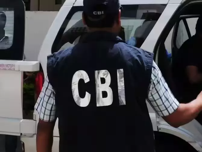 सीबीआई ने नोएडा स्थित एक निजी समाचार चैनल के कमर्शियल हेड को किया गिरफ्तार