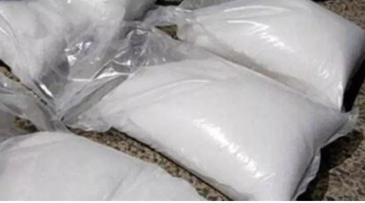 12,000 करोड़ रुपये के 2,500 किलोग्राम ड्रग्स जब्त, पाक नागरिक हिरासत में... 12,000 करोड़ रुपये के 2,500 किलोग्राम ड्रग्स जब्त, पाक नागरिक हिरासत में...