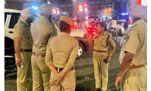 चंडीगढ़ में विरोध प्रदर्शन के दौरान हिंसक झड़प में सात पर मामला दर्ज. चंडीगढ़ में विरोध प्रदर्शन के दौरान हिंसक झड़प में सात पर मामला दर्ज.