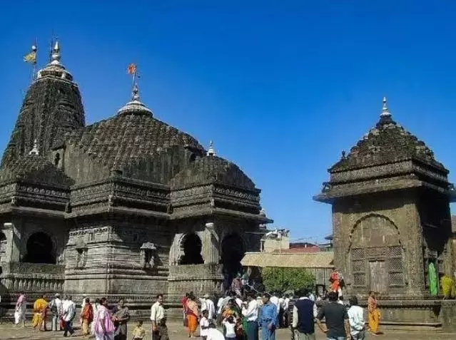 मुस्लिम पुरुषों ने चादर चढ़ाने के लिए नासिक के त्र्यंबकेश्वर मंदिर में घुसने की कोशिश की, जांच के आदेश.,