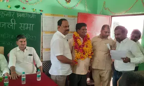 शिक्षा मित्र नरेंद्र यादव आज सेवानिवृत हुए, जाते समय साथी शिक्षक और शिक्षा मित्र थे दुखी शिक्षा मित्र नरेंद्र यादव आज सेवानिवृत हुए, जाते समय साथी शिक्षक और शिक्षा मित्र थे दुखी