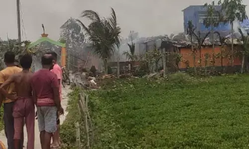 पश्चिम बंगाल में बड़ा हादसा: पूर्वी मिदनीपुर एगरा में बम बनाने की फैक्ट्री में धमाका, 2 शव बरामद पश्चिम बंगाल में बड़ा हादसा: पूर्वी मिदनीपुर एगरा में बम बनाने की फैक्ट्री में धमाका, 2 शव बरामद