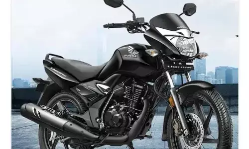 पॉवरफुल होने के साथ-साथ जबरदस्त माइलेज भी देती है ये बाइक, कीमत भी ज्यादा नहीं ... पॉवरफुल होने के साथ-साथ जबरदस्त माइलेज भी देती है ये बाइक, कीमत भी ज्यादा नहीं ...