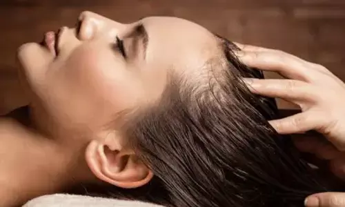 Summer Hair Care: अगर आपको भी चाहिए बालों में शाइन और सॉफ्टनेस, तो लगाए गुलाब जल इस तरह Summer Hair Care: अगर आपको भी चाहिए बालों में शाइन और सॉफ्टनेस, तो लगाए गुलाब जल इस तरह