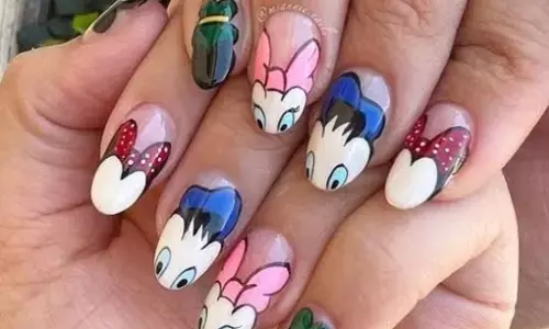 अगर आपको भी लगना है खास और चाहते हैं सबका ध्यान अपनी ओर खींचना तो अपनाएं यह नेल आर्ट अगर आपको भी लगना है खास और चाहते हैं सबका ध्यान अपनी ओर खींचना तो अपनाएं यह नेल आर्ट