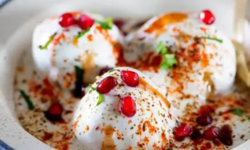 दही बड़ा बनाने का यह तरीका देखकर,आपके भी मुंह में भी आ जाएगा पानी दही बड़ा बनाने का यह तरीका देखकर,आपके भी मुंह में भी आ जाएगा पानी