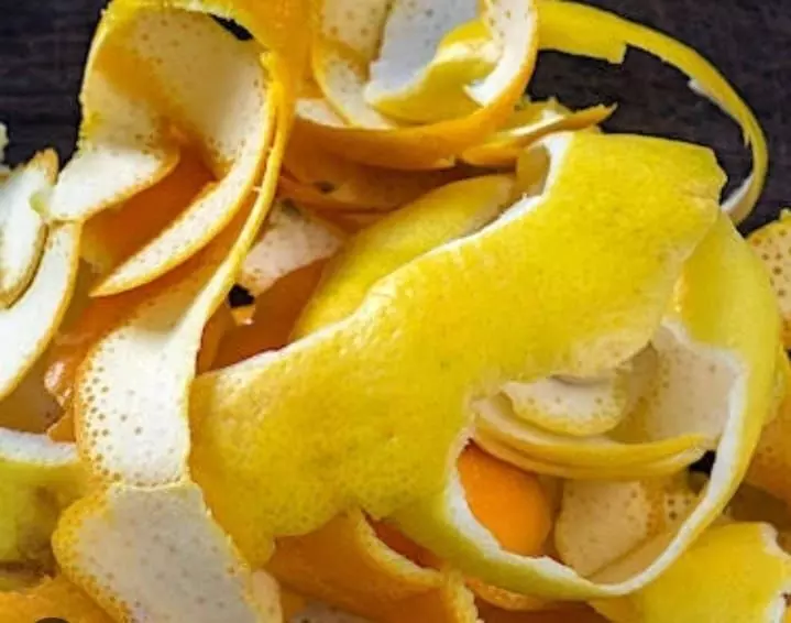 Lemon Peel: नींबू के छिलकों का यह इस्तेमाल जानकर हैरान हो जाएंगे आप, आगे से कभी नहीं फेकेंगे नींबू के छिलके