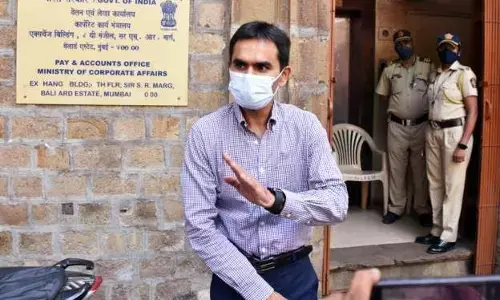 आर्यन ख़ान से जुड़े मामले में पूर्व एनसीबी अधिकारी समीर वानखेड़े को मिली राहत आर्यन ख़ान से जुड़े मामले में पूर्व एनसीबी अधिकारी समीर वानखेड़े को मिली राहत