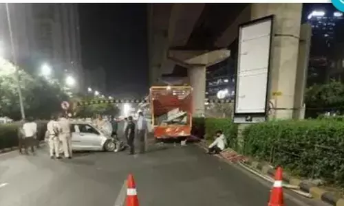 तेज रफ्तार कार ने खड़े ट्रक को मारी टक्कर ,25 वर्षीय युवक की मौत तेज रफ्तार कार ने खड़े ट्रक को मारी टक्कर ,25 वर्षीय युवक की मौत