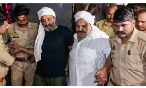 अशरफ से मुलाकात कराने के आरोप में दो जेल वार्डन के खिलाफ चार्जशीट दाखिल