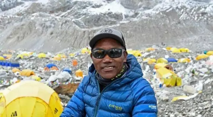 नेपाल के शेरपा गाइड ने 27वीं यात्रा के बाद माउंट एवरेस्ट की सबसे अधिक चढ़ाई का खिताब हासिल किया