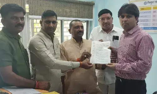 महानिदेशक से मिलकर शिक्षा मित्र के नियमितीकरण और उज्ज्वल भविष्य के लिए मांग पत्र शिवकुमार शुक्ला ने सौंपा महानिदेशक से मिलकर शिक्षा मित्र के नियमितीकरण और उज्ज्वल भविष्य के लिए मांग पत्र शिवकुमार शुक्ला ने सौंपा
