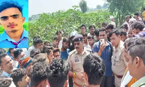 अलीगढ़ में बाइक से उतारकर 12वीं के छात्र की गोली मारकर हत्या अलीगढ़ में बाइक से उतारकर 12वीं के छात्र की गोली मारकर हत्या