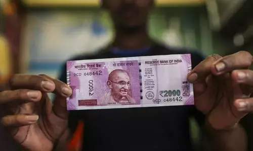2000 Rupee Note News : फिर नोट बंदी: 2000 रुपए के नोटों को चलन से बाहर करेगा RBI, जानिए अगर आपके पास है ये नोट तो क्या करना होगा?