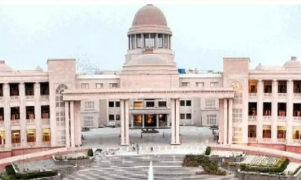 लखनऊ : हाईकोर्ट ने प्रदेश भर में ग्राम सभाओं की जमीनों को अतिक्रमण मुक्त कराने के दिए आदेश लखनऊ : हाईकोर्ट ने प्रदेश भर में ग्राम सभाओं की जमीनों को अतिक्रमण मुक्त कराने के दिए आदेश