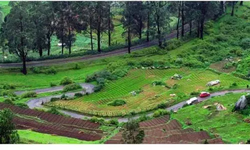 अगर आप भी इस गर्मी जाना चाहते हैं हिल स्टेशनों पर तो यह जगह हो सकती हैं आपके सवाल का जवाब। अगर आप भी इस गर्मी जाना चाहते हैं हिल स्टेशनों पर तो यह जगह हो सकती हैं आपके सवाल का जवाब।