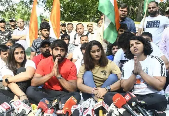 अपने यौन दुराचारी को बचाने के लिए संस्कारी पार्टी का “हम बनाम वो” का खेल अपने यौन दुराचारी को बचाने के लिए संस्कारी पार्टी का “हम बनाम वो” का खेल