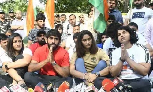 अपने यौन दुराचारी को बचाने के लिए संस्कारी पार्टी का “हम बनाम वो” का खेल अपने यौन दुराचारी को बचाने के लिए संस्कारी पार्टी का “हम बनाम वो” का खेल