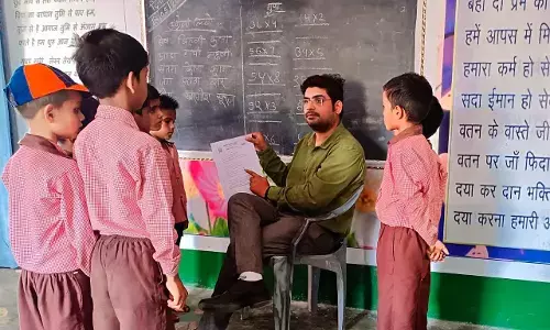 बेसिक शिक्षा विभाग में मनोरंजन के साथ हुनरमंद बन रहे बच्चे