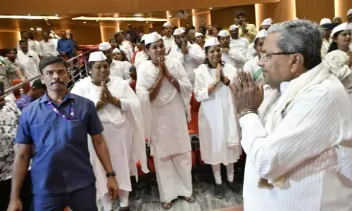 अभी अभी कर्नाटक के सीएम सिद्धारमैया ने दिया बेंगलुरू पुलिस को आदेश, सभी बोले वाह सीएम हो तो एसा अभी अभी कर्नाटक के सीएम सिद्धारमैया ने दिया बेंगलुरू पुलिस को आदेश, सभी बोले वाह सीएम हो तो एसा