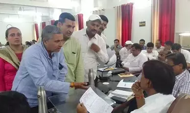 शिक्षक, अनुदेशक और शिक्षा मित्रों की छुट्टी पर परिवार सर्वेक्षण का काम पड़ रहा है भारी, केंद्रीय शिक्षा मंत्री से की शिकायत