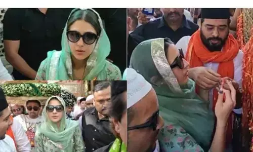 जरा हटके जरा बचके की रिलीज से पहले अजमेर शरीफ दरगाह पर आशीर्वाद लेने पहुंचीं सारा अली खान जरा हटके जरा बचके की रिलीज से पहले अजमेर शरीफ दरगाह पर आशीर्वाद लेने पहुंचीं सारा अली खान