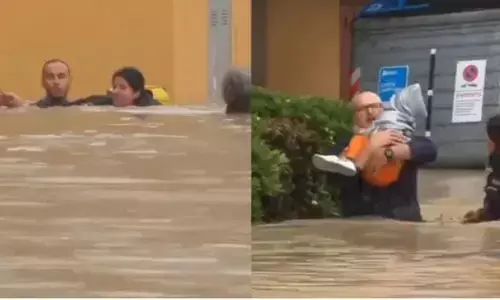 इटली में मां-बेटी को बचाने के लिए पड़ोसियों ने बढ़ते बाढ़ के पानी का बहादुरी से किया सामना इटली में मां-बेटी को बचाने के लिए पड़ोसियों ने बढ़ते बाढ़ के पानी का बहादुरी से किया सामना