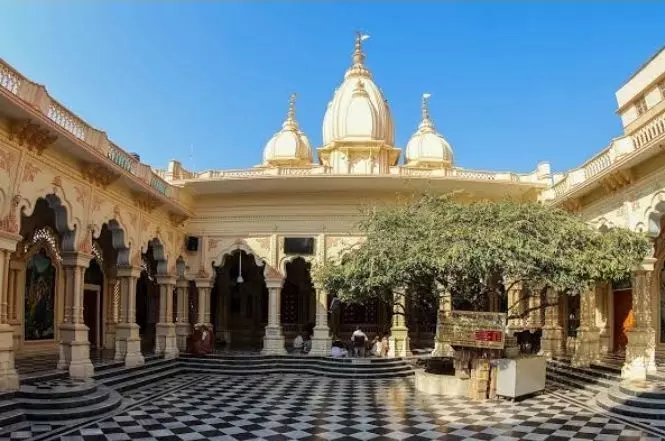 Vrindavan Temples: अगर आप भी घूमने जा रहे हैं श्री कृष्ण नगरी वृंदावन तो जरूर करें इन मंदिरों के दर्शन