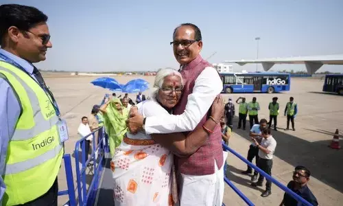 श्रवण कुमार उनकी रोटी के 20 रुपए तो भिजवा दीजिए.... श्रवण कुमार उनकी रोटी के 20 रुपए तो भिजवा दीजिए....