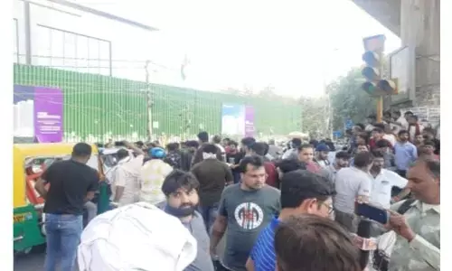 दिल्ली में तेज रफ्तार बीएमडब्ल्यू ने एक व्यक्ति को कुचल कर मार डाला दिल्ली में तेज रफ्तार बीएमडब्ल्यू ने एक व्यक्ति को कुचल कर मार डाला