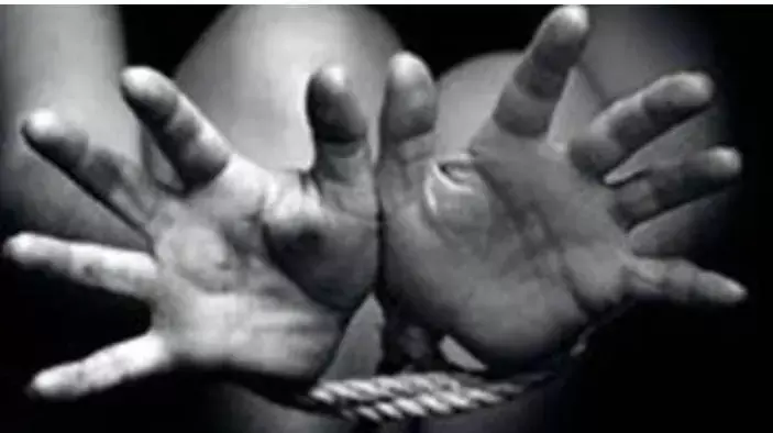 बचाई गई महिला का कहना है कि पंजाब की कई महिलाओं को मस्कट में स्थानीय लोगों को बेचा जा रहा था, बचाई गई महिला का कहना है कि पंजाब की कई महिलाओं को मस्कट में स्थानीय लोगों को बेचा जा रहा था,