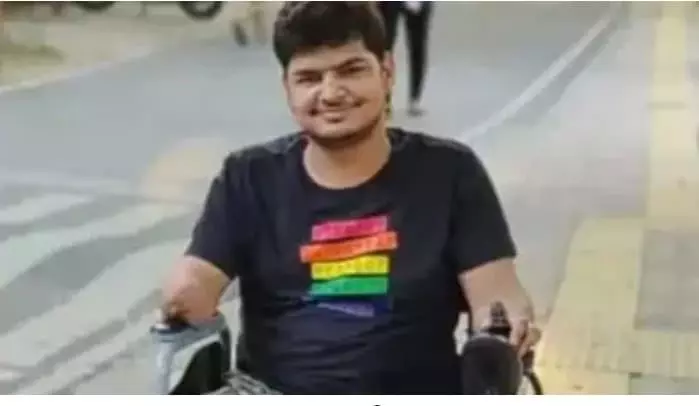 दुर्घटना में पैर गंवाने वाले सूरज तिवारी ने यूपीएससी सिविल सेवा परीक्षा की पास दुर्घटना में पैर गंवाने वाले सूरज तिवारी ने यूपीएससी सिविल सेवा परीक्षा की पास