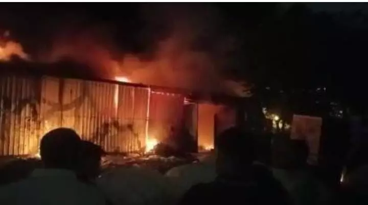 बेंगलुरु के जिस कूड़ा कलेक्शन सेंटर में लगी आग , मालिक ने लगाया तोड़फोड़ का आरोप