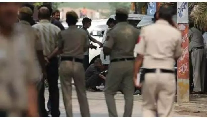 अंतर-धार्मिक जोड़े के उत्पीड़न का वीडियो वायरल होने के बाद बरेली पुलिस ने 2 मुस्लिम संगठनों पर मामला किया दर्ज अंतर-धार्मिक जोड़े के उत्पीड़न का वीडियो वायरल होने के बाद बरेली पुलिस ने 2 मुस्लिम संगठनों पर मामला किया दर्ज