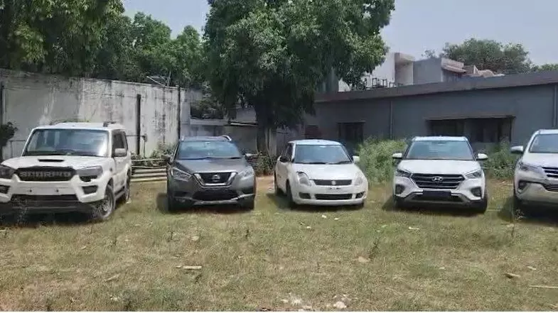 गाजियाबाद की हसीना ने अपनी अदाओं से रिझाया तो अच्छे-अच्छे ने लाखों लुटा दिया, अब हुआ इस गेंग का पर्दाफास गाजियाबाद की हसीना ने अपनी अदाओं से रिझाया तो अच्छे-अच्छे ने लाखों लुटा दिया, अब हुआ इस गेंग का पर्दाफास