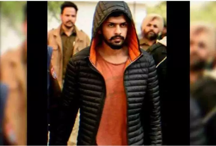 जेल में बंद गैंगस्टर लॉरेंस बिश्नोई को गुजरात की एक जेल से दिल्ली की मंडोली जेल लाया गया जेल में बंद गैंगस्टर लॉरेंस बिश्नोई को गुजरात की एक जेल से दिल्ली की मंडोली जेल लाया गया