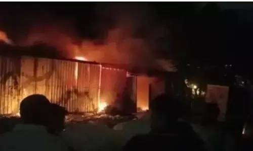 बेंगलुरु के जिस कूड़ा कलेक्शन सेंटर में लगी आग , मालिक ने लगाया तोड़फोड़ का आरोप बेंगलुरु के जिस कूड़ा कलेक्शन सेंटर में लगी आग , मालिक ने लगाया तोड़फोड़ का आरोप