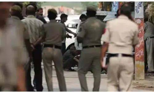 अंतर-धार्मिक जोड़े के उत्पीड़न का वीडियो वायरल होने के बाद बरेली पुलिस ने 2 मुस्लिम संगठनों पर मामला किया दर्ज अंतर-धार्मिक जोड़े के उत्पीड़न का वीडियो वायरल होने के बाद बरेली पुलिस ने 2 मुस्लिम संगठनों पर मामला किया दर्ज
