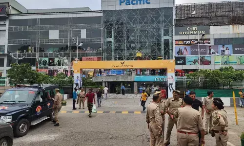 गाजियाबाद स्पा पर डीसीपी की बड़ी कार्यवाही, 60 महिला 39 पुरुष आपत्तिजनक हालत में पकड़े, चौकी इंचार्ज सस्पेंड, देखें वीडियो