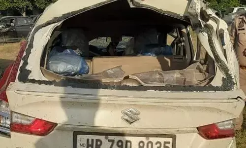 नोएडा में पुलिसकर्मियों की कार ग्रेटर नोएडा में पलटी, महिला कॉन्स्टेबल समेत 2 की मौत नोएडा में पुलिसकर्मियों की कार ग्रेटर नोएडा में पलटी, महिला कॉन्स्टेबल समेत 2 की मौत