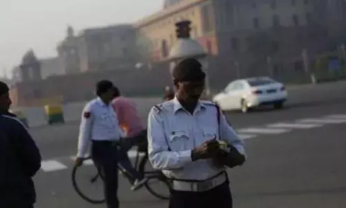 दिल्ली में नियमों का उल्लंघन करने वाले स्कूल कैब के खिलाफ ट्रैफिक पुलिस ने शुरू की कार्रवाई, दिल्ली में नियमों का उल्लंघन करने वाले स्कूल कैब के खिलाफ ट्रैफिक पुलिस ने शुरू की कार्रवाई,