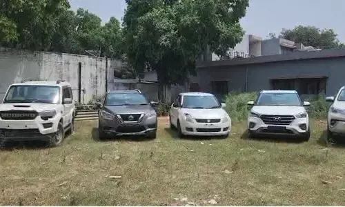 गाजियाबाद की हसीना ने अपनी अदाओं से रिझाया तो अच्छे-अच्छे ने लाखों लुटा दिया, अब हुआ इस गेंग का पर्दाफास गाजियाबाद की हसीना ने अपनी अदाओं से रिझाया तो अच्छे-अच्छे ने लाखों लुटा दिया, अब हुआ इस गेंग का पर्दाफास