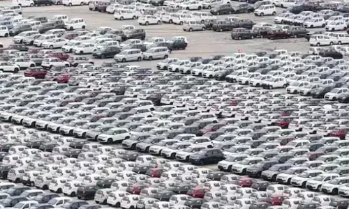 पारंपरिक, हाइब्रिड कारों की तुलना में इलेक्ट्रिक कारें है अधिक हानिकारक