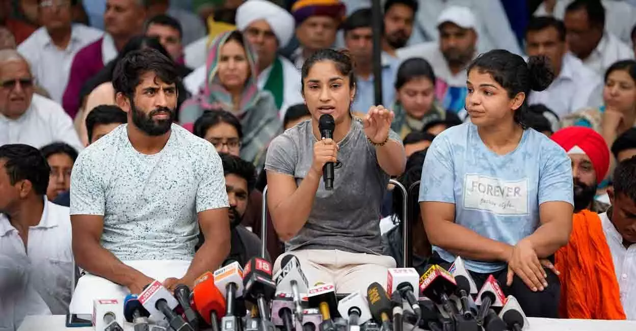 Wrestlers Protest : लाठियां-गोले सहेंगे, मगर 28 मई को करेंगे महापंचायत…पहलवानों का ऐलान