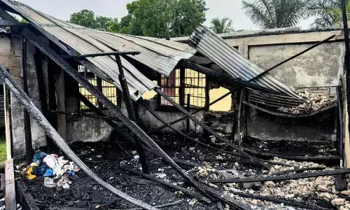 टीचर ने छीना मोबाइल तो 14 साल की लड़की ने स्कूल में लगा दी आग! 19 की मौत