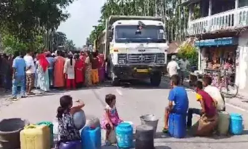 भीषण जल संकट के खिलाफ भूटान की सड़क 8 घंटे के लिए हो गई अवरुद्ध भीषण जल संकट के खिलाफ भूटान की सड़क 8 घंटे के लिए हो गई अवरुद्ध