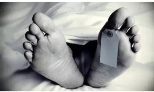 गुड़गांव के एक शख्स ने पहले 11 साल की बेटी से बनवाया वीडियो और फिर कर ली खुदकुशी जानिए क्या है पूरा मामला गुड़गांव के एक शख्स ने पहले 11 साल की बेटी से बनवाया वीडियो और फिर कर ली खुदकुशी जानिए क्या है पूरा मामला