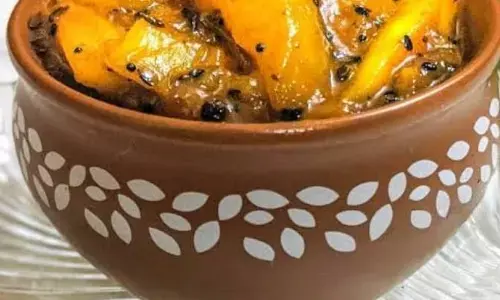 Summer Recipe: जाने गर्मियों में अपने पेट को ठंडा रखने के लिए कैसे बनाएं कच्चे आम की लौंजी,जानें रेसिपी Summer Recipe: जाने गर्मियों में अपने पेट को ठंडा रखने के लिए कैसे बनाएं कच्चे आम की लौंजी,जानें रेसिपी