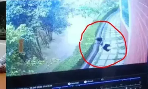 अयोध्या के सनबीम स्कूल की छात्रा की मौत में छत से गिरने का सीसीटीवी आया सामने, दर्ज होगा मुकदमा अयोध्या के सनबीम स्कूल की छात्रा की मौत में छत से गिरने का सीसीटीवी आया सामने, दर्ज होगा मुकदमा