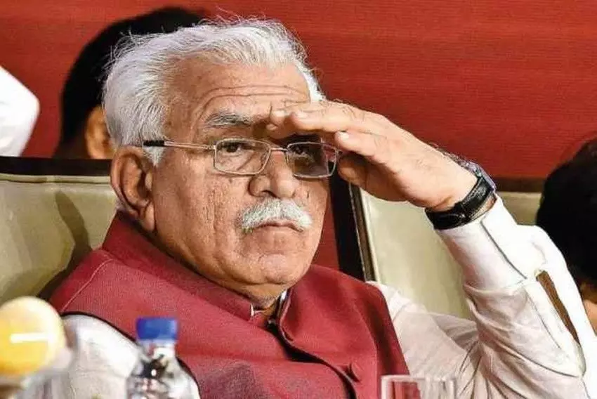 4 घंटे तक हाउस अरेस्ट रहे हरियाणा CM खट्टर! ग्रामीणों का फूटा गुस्सा, जानें- क्या है पूरा मामला 4 घंटे तक हाउस अरेस्ट रहे हरियाणा CM खट्टर! ग्रामीणों का फूटा गुस्सा, जानें- क्या है पूरा मामला